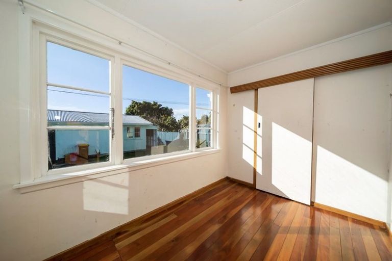 Photo of property in 29 Wrantage Street, Westown, New Plymouth, 4310