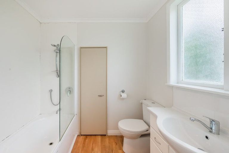 Photo of property in 4 Eatwell Avenue, Paraparaumu Beach, Paraparaumu, 5032