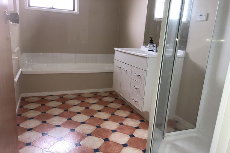 Photo of property in 9 Denarius Lane, Glendene, Auckland, 0602