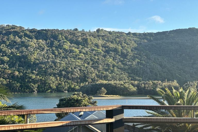 Photo of property in 15 Waiwera Road, Waiwera, Orewa, 0994