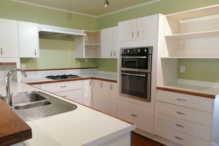 Photo of property in 43 Fendalton Crescent, Pinehaven, Upper Hutt, 5019