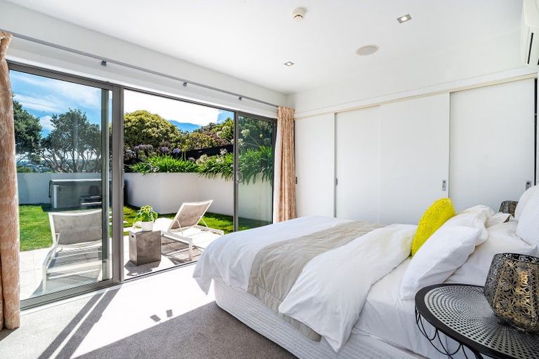 Photo of property in 8 Nevay Road, Karaka Bays, Wellington, 6022