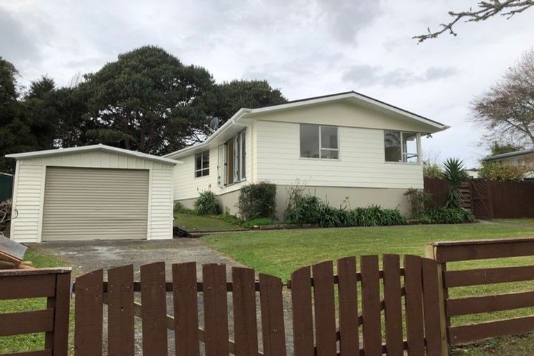 Photo of property in 38 Oreil Avenue, West Harbour, Auckland, 0618