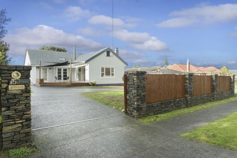 Photo of property in 53 Yeovil Road, Te Atatu Peninsula, Auckland, 0610