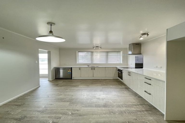 Photo of property in 21 Totara Park Road, Clouston Park, Upper Hutt, 5018