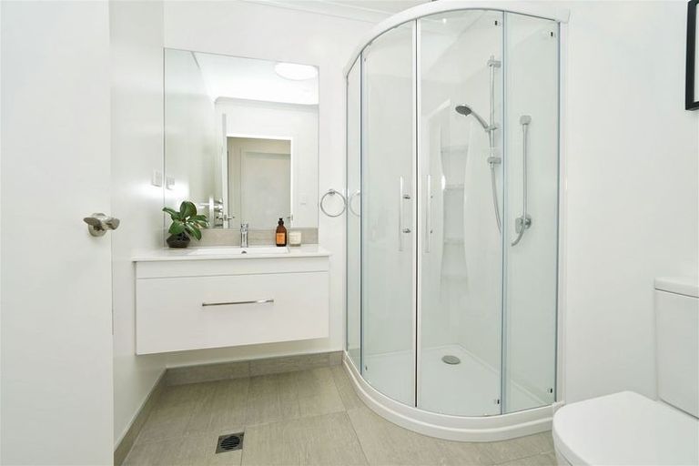 Photo of property in 2 Lake Crescent, Hamilton Lake, Hamilton, 3204