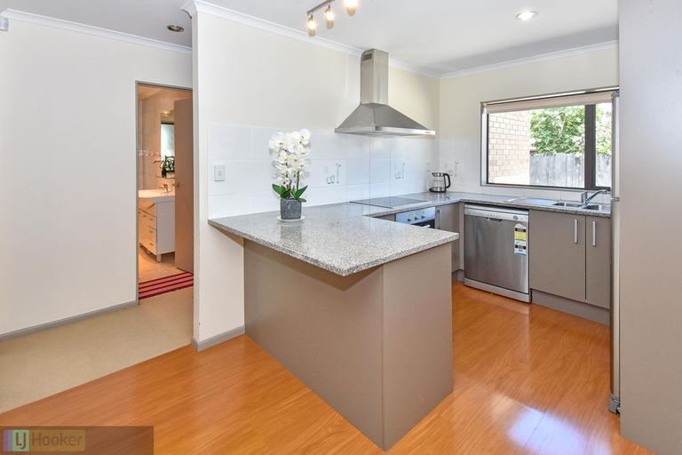 Photo of property in 10c Evans Road, Weymouth, Auckland, 2103