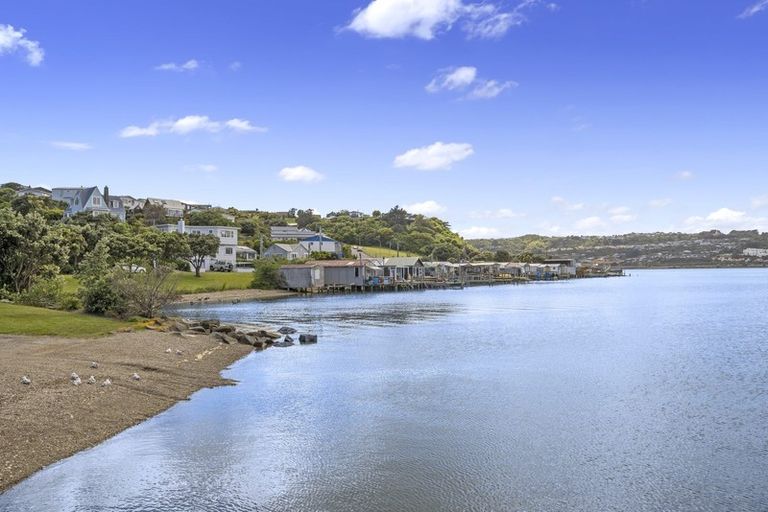 Photo of property in 7 Gloaming Hill, Titahi Bay, Porirua, 5022