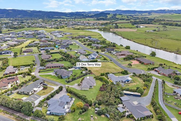 Photo of property in 15 Des Terry Way, Waipu, 0510