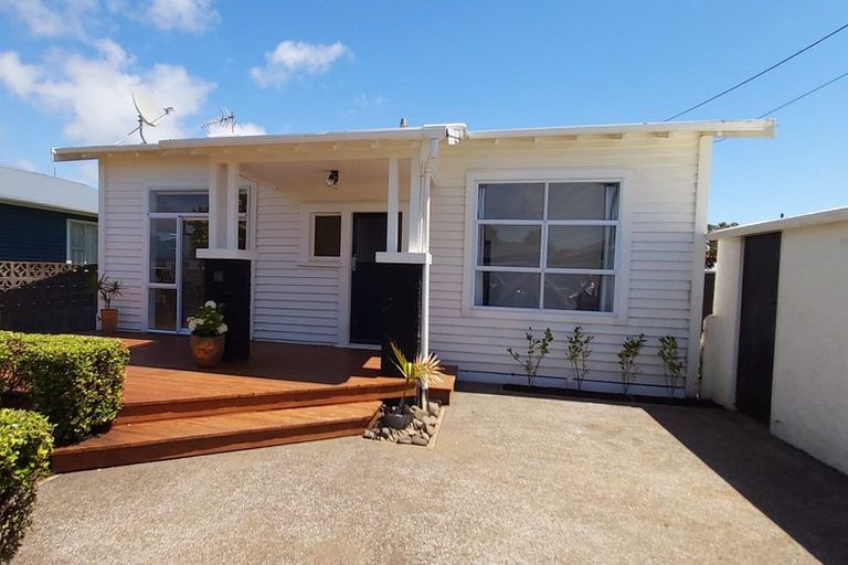Photo of property in 20 Ropiha Street, Fitzroy, New Plymouth, 4312