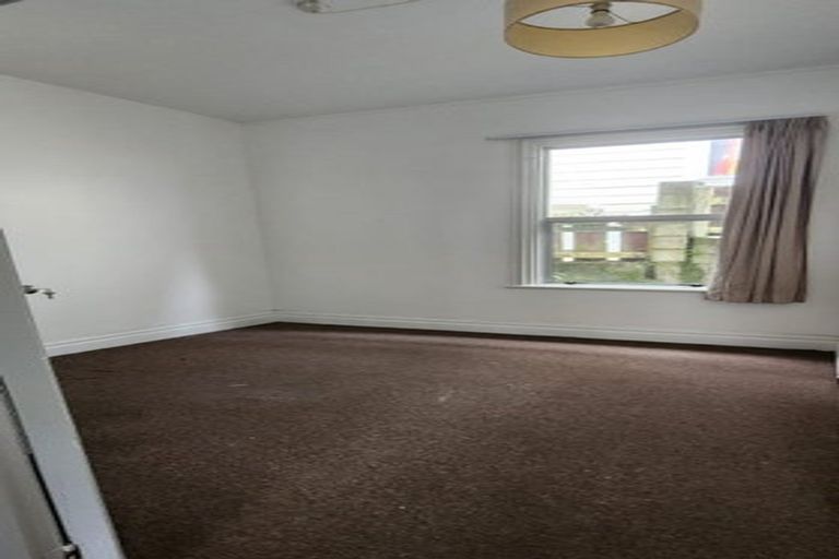 Photo of property in 60 Kelburn Parade, Kelburn, Wellington, 6012