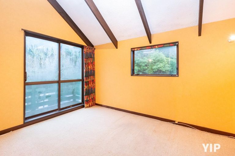 Photo of property in 1 Kim Street, Khandallah, Wellington, 6035