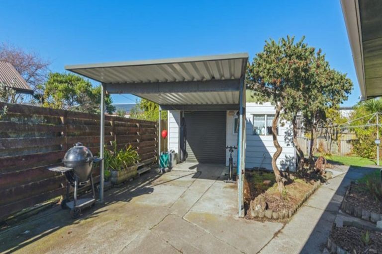 Photo of property in 38 Acacia Street, Kelvin Grove, Palmerston North, 4414