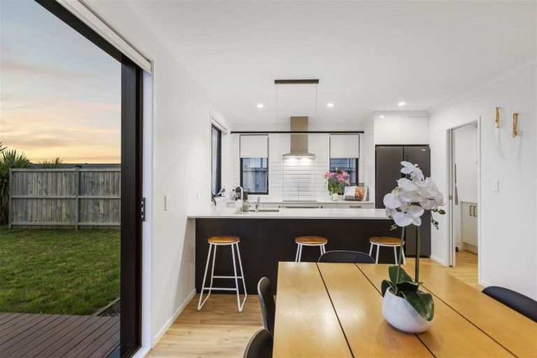 Photo of property in 9 Tawatawa Street, Long Bay, Auckland, 0630