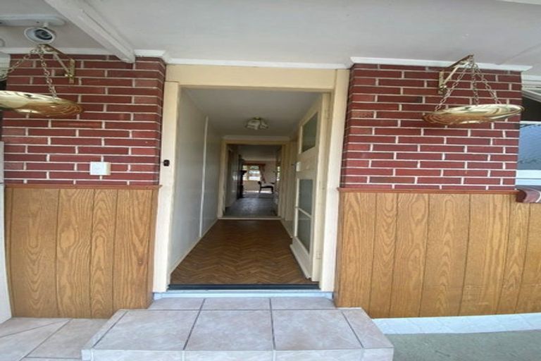 Photo of property in 16 Middlepark Road, Sockburn, Christchurch, 8042