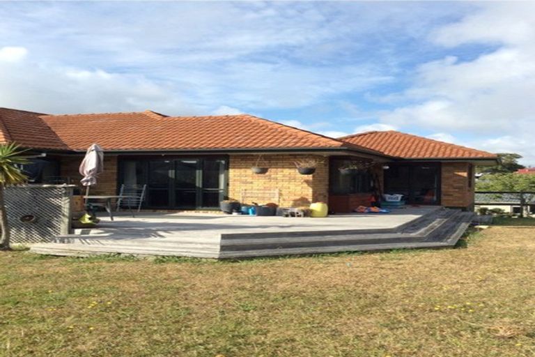 Photo of property in 42 Parkhill Road, Mellons Bay, Auckland, 2014