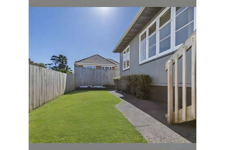Photo of property in 66a Don Buck Road, Massey, Auckland, 0614