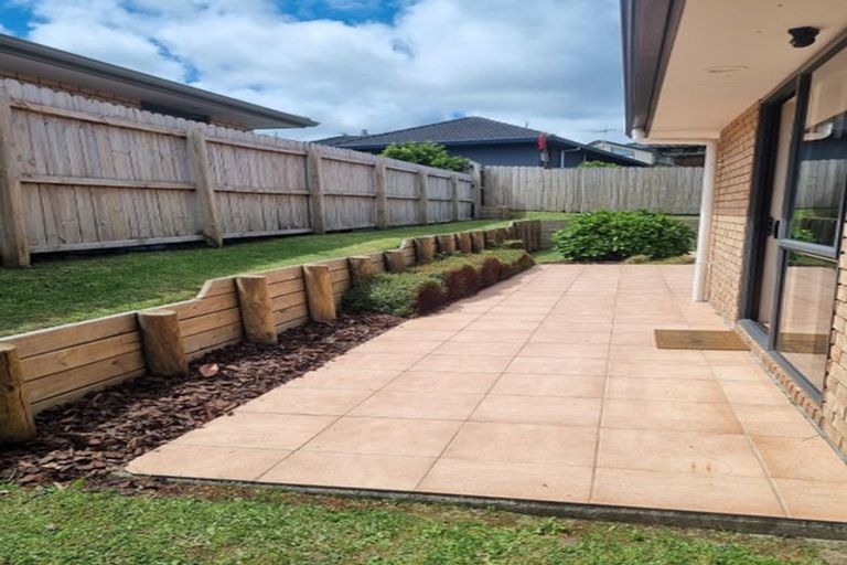 Photo of property in 24 Mt Lebanon Crescent, The Gardens, Auckland, 2105