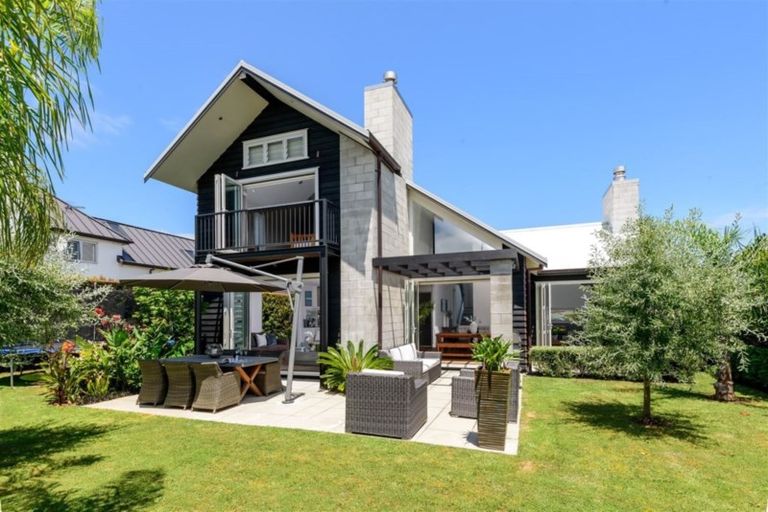 Photo of property in 44 Oceania Place, Mellons Bay, Auckland, 2014