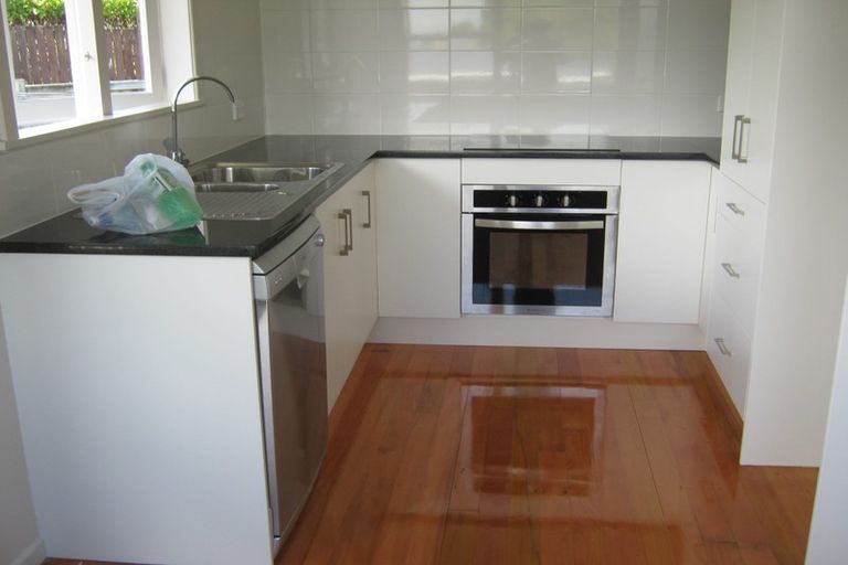 Photo of property in 14 Woodstock Road, Forrest Hill, Auckland, 0620