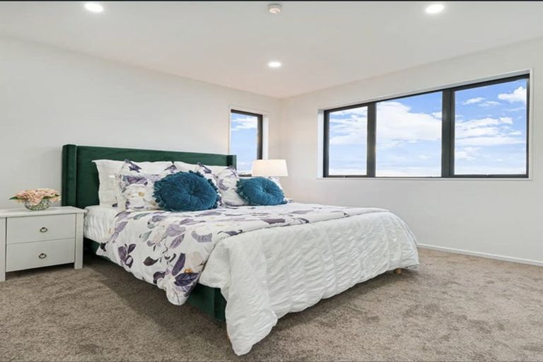 Photo of property in 21d Laura Street, Kelston, Auckland, 0602