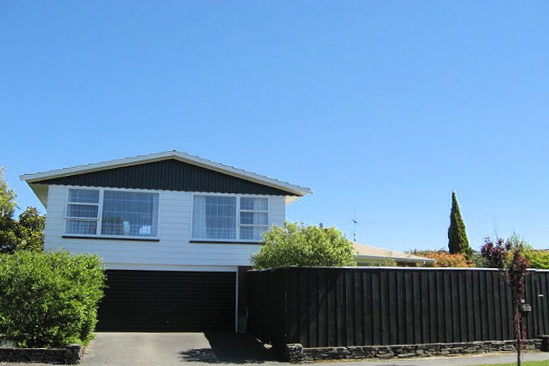 Photo of property in 25 Oakfield Street, Burnside, Christchurch, 8053