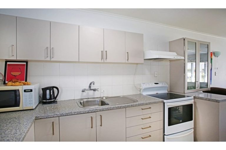 Photo of property in 2/41 Wood Street, Papakura, 2110