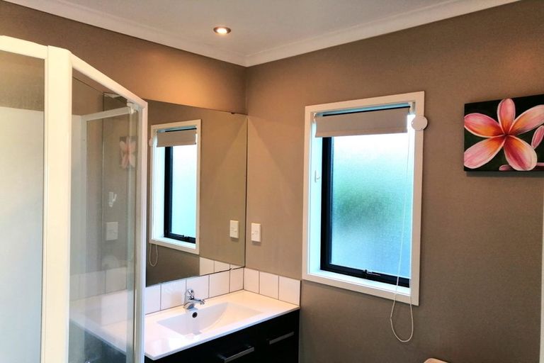 Photo of property in 13 Sonoma Crescent, Oteha, Auckland, 0632