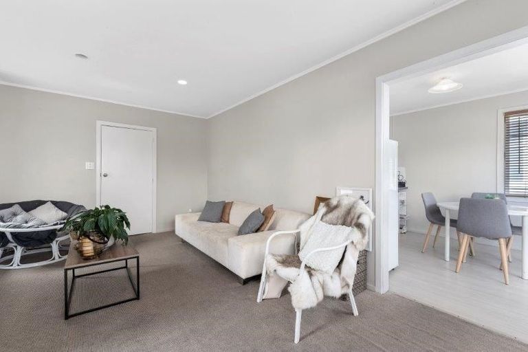 Photo of property in 1/238 Sunset Road, Windsor Park, Auckland, 0632