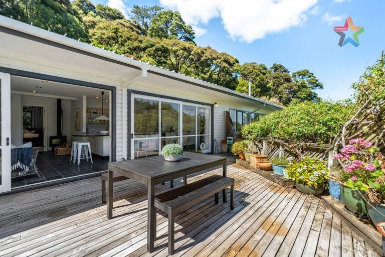 Photo of property in 12 Whiorau Grove, Lowry Bay, Lower Hutt, 5013