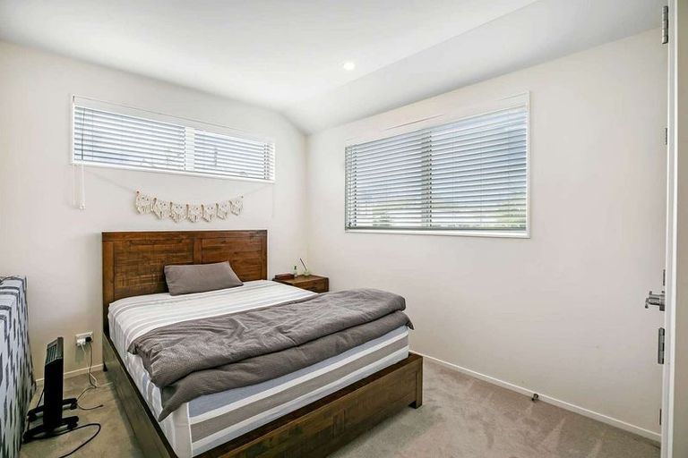 Photo of property in 103e Woodglen Road, Glen Eden, Auckland, 0602