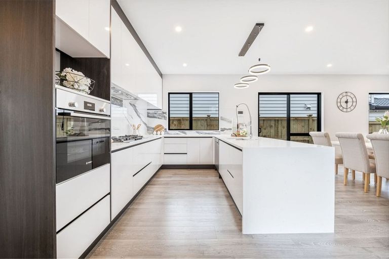 Photo of property in 82 Tir Conaill Avenue, Flat Bush, Auckland, 2019