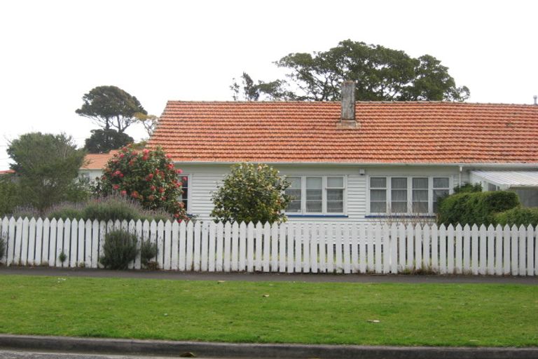 Photo of property in 14 Clinton Street, Fitzroy, New Plymouth, 4312