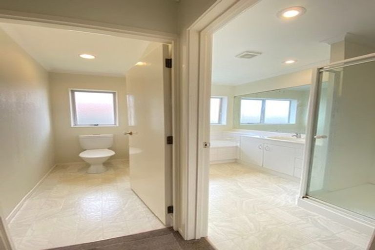 Photo of property in 6 Palmcrest Grove, Highland Park, Auckland, 2010