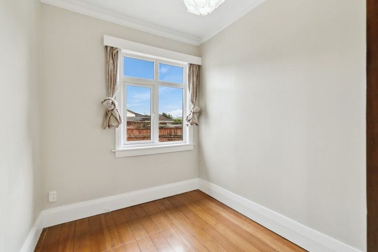 Photo of property in 33 Collingwood Street, Waterloo, Lower Hutt, 5011