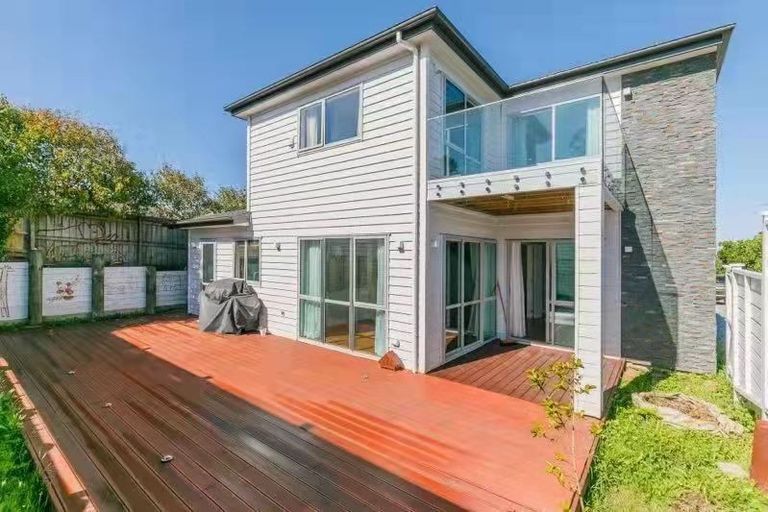 Photo of property in 436 East Coast Road, Windsor Park, Auckland, 0630