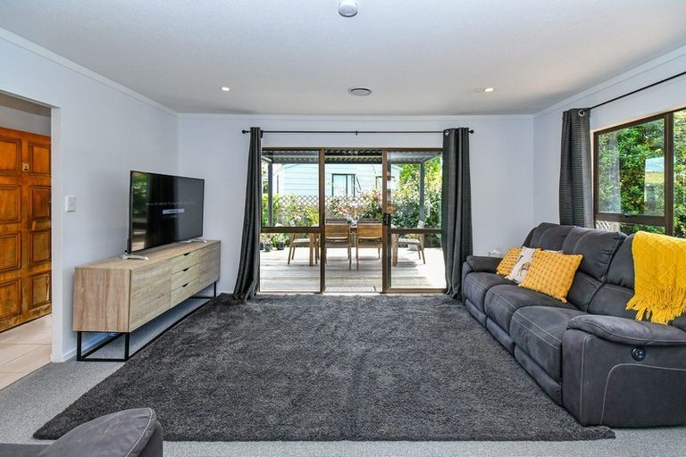 Photo of property in 15 Oakmont Place, Wattle Downs, Auckland, 2103