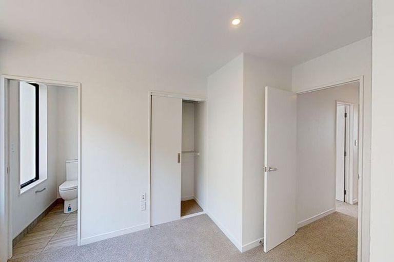 Photo of property in 175a Sutherland Road, Lyall Bay, Wellington, 6022