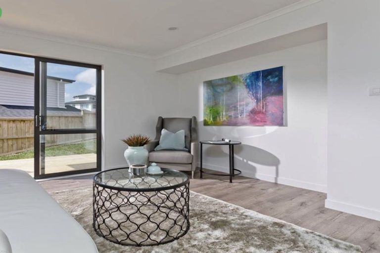 Photo of property in 15 Para Close, Fairview Heights, Auckland, 0632