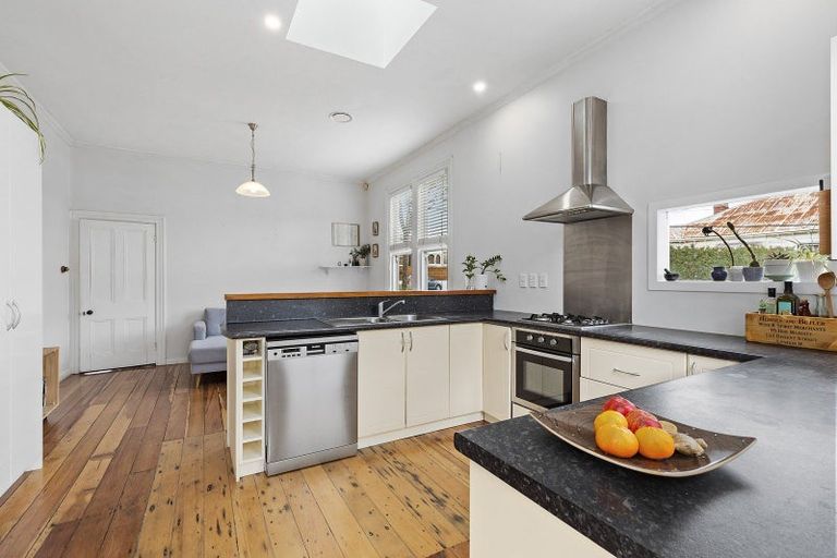 Photo of property in 32 Stanley Street, Berhampore, Wellington, 6023