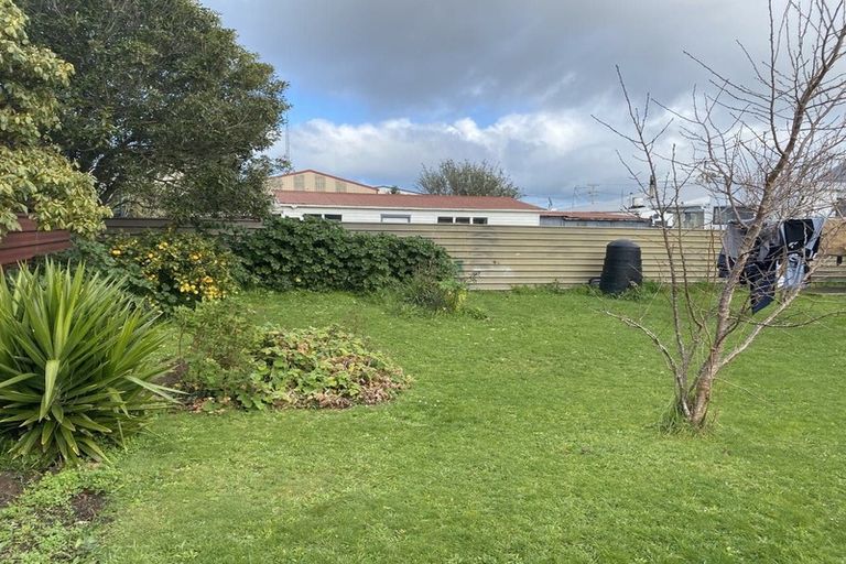 Photo of property in 30 Cambria Street, Hawera, 4610