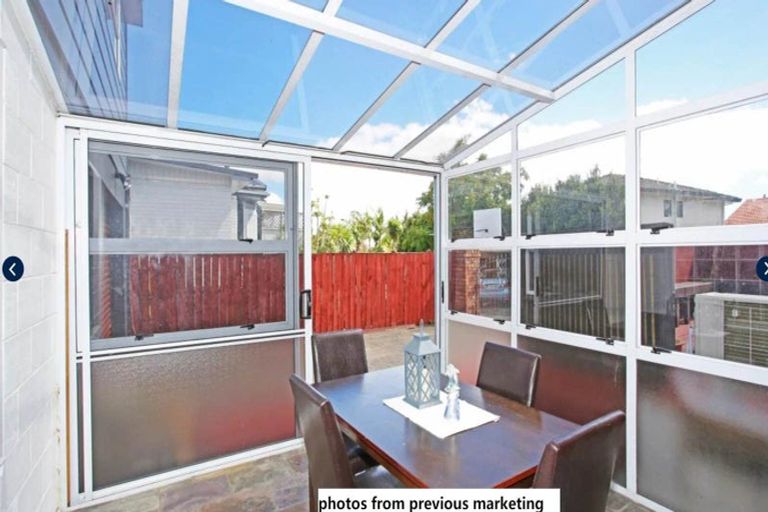Photo of property in 3 Hillary Heights Avenue, Glendene, Auckland, 0602