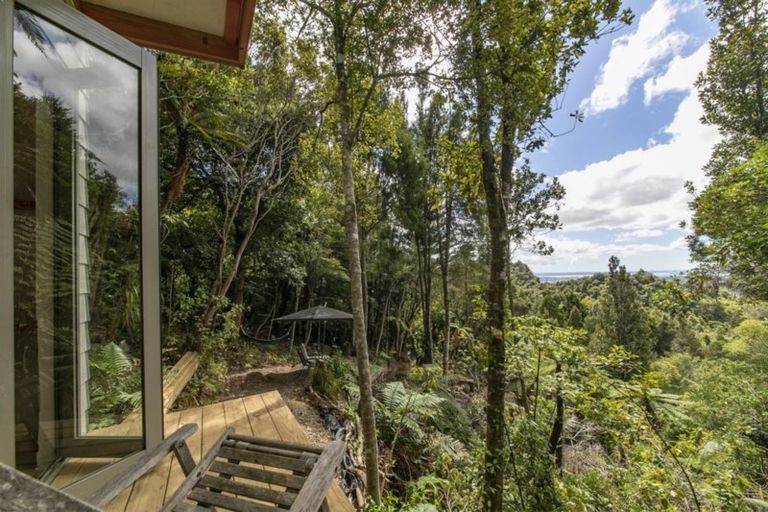 Photo of property in 408a Scenic Drive, Waiatarua, Auckland, 0612