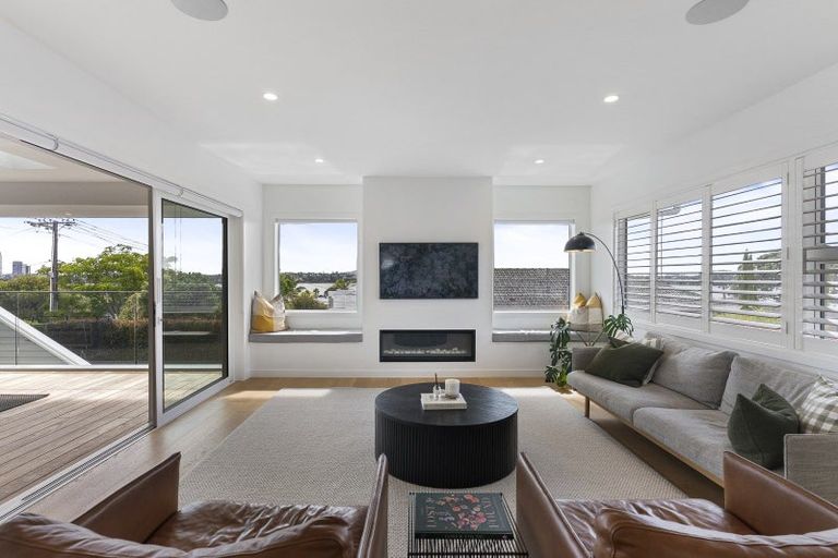 Photo of property in 87 Sylvan Avenue, Northcote, Auckland, 0627