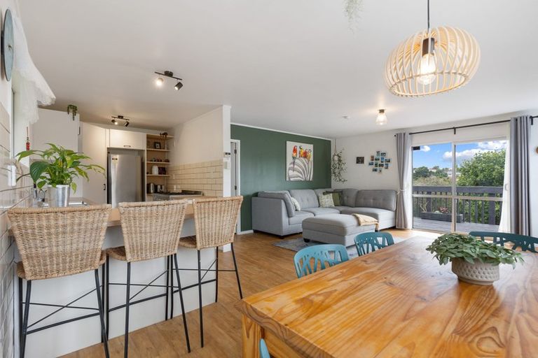 Photo of property in 15 Arde Place, Massey, Auckland, 0614