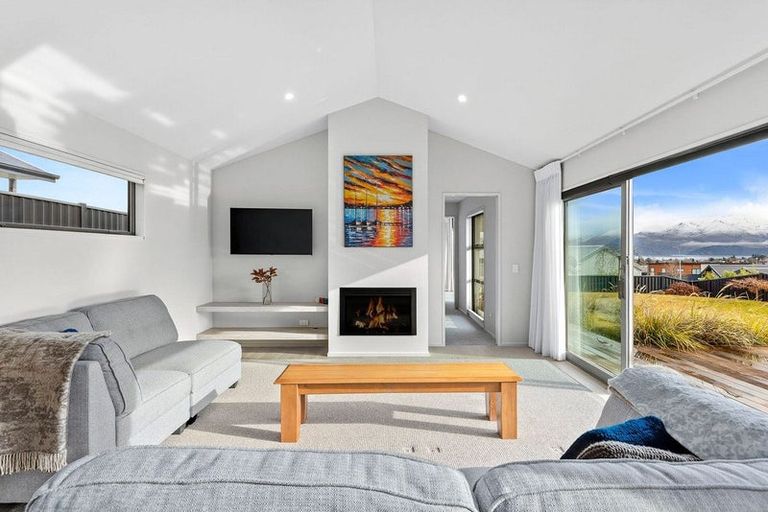 Photo of property in 8 The Heights Avenue, Wanaka, 9305