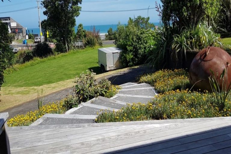 Photo of property in 2 Wairau Road, Oakura, 4314