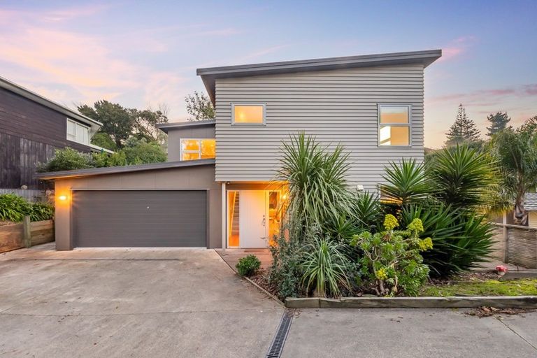 Photo of property in 25 Renown Road, Raumati South, Paraparaumu, 5032