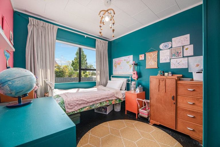 Photo of property in 39 Solar Road, Glen Eden, Auckland, 0602