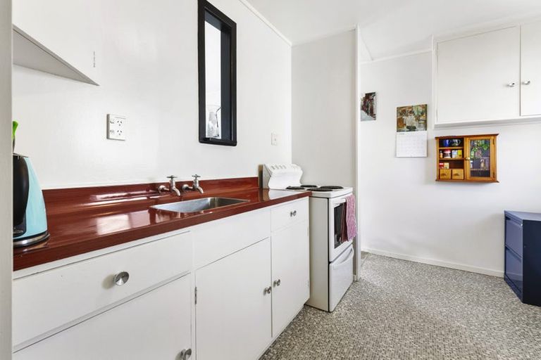 Photo of property in Mahora Court Flats, 25 Mahora Street, Kilbirnie, Wellington, 6022